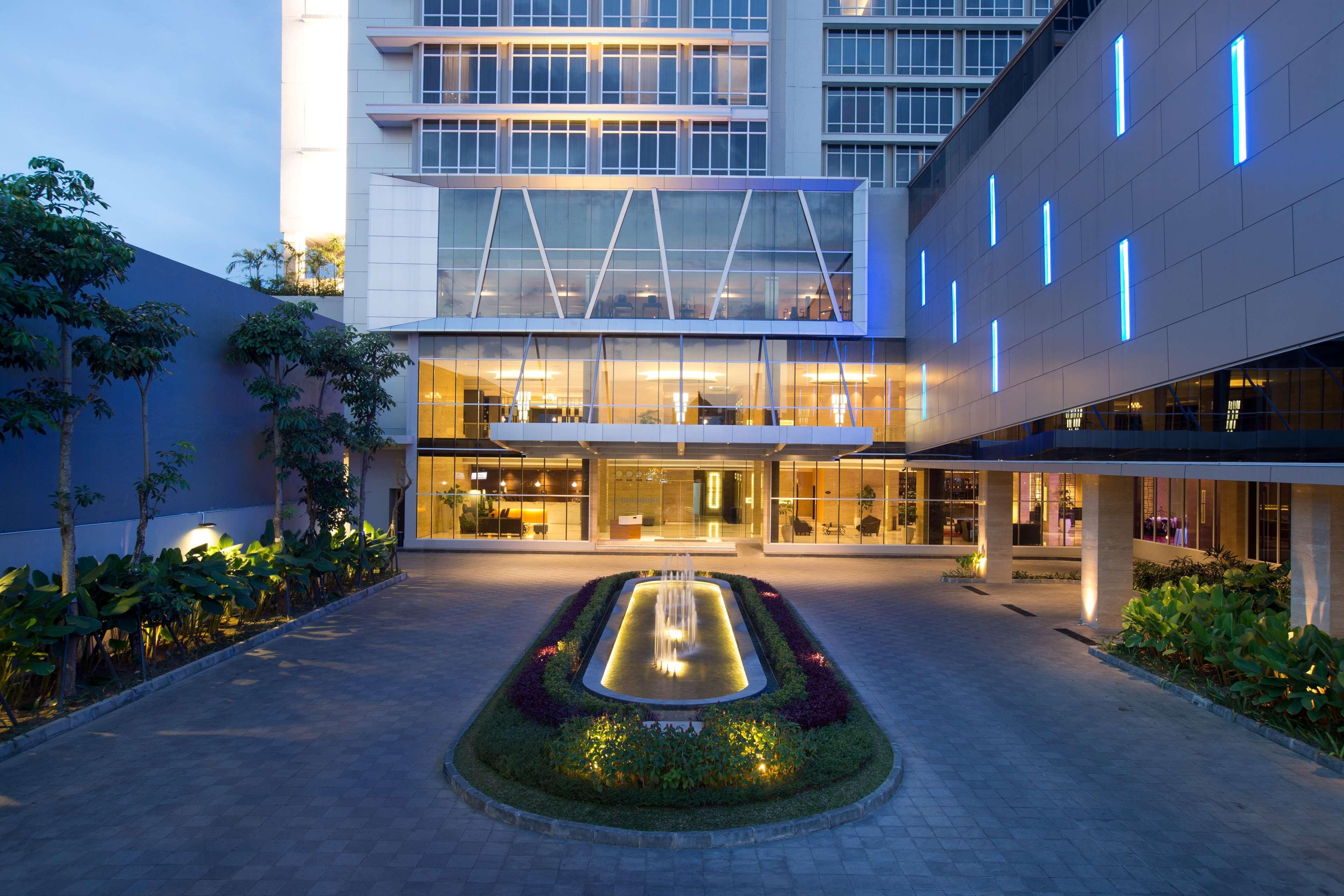 Grand Mercure Solo Baru Exterior photo