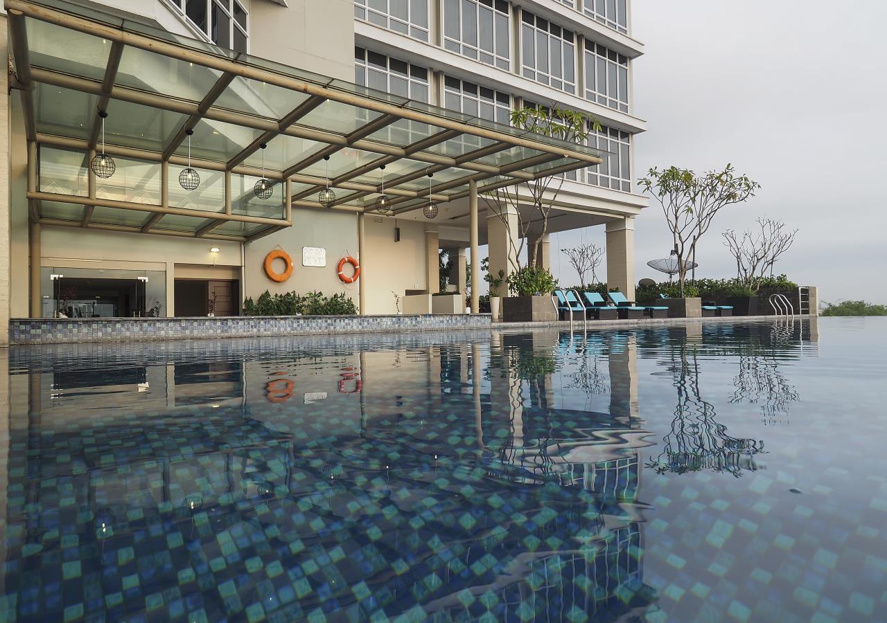 Grand Mercure Solo Baru Exterior photo