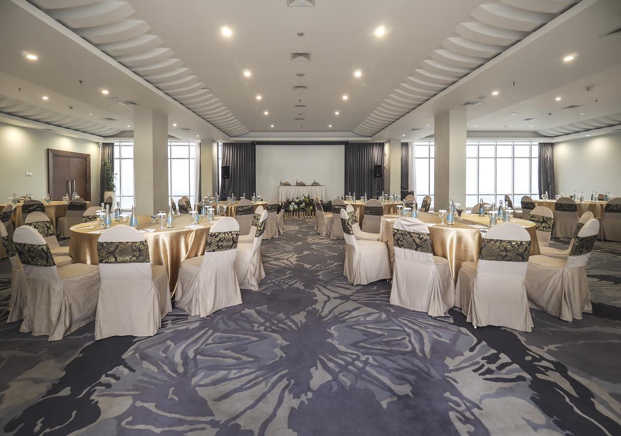 Grand Mercure Solo Baru Exterior photo
